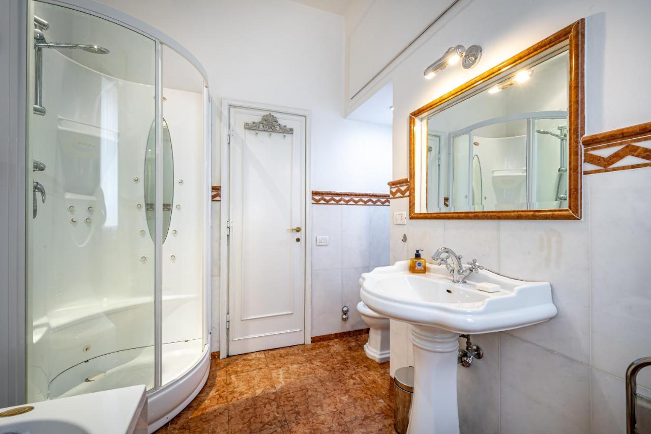 Yid D'Azeglio Luxury Apartment With Parking Флоренция Екстериор снимка