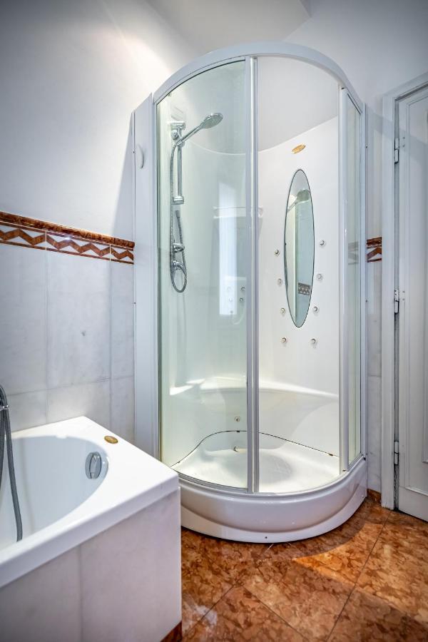 Yid D'Azeglio Luxury Apartment With Parking Флоренция Екстериор снимка